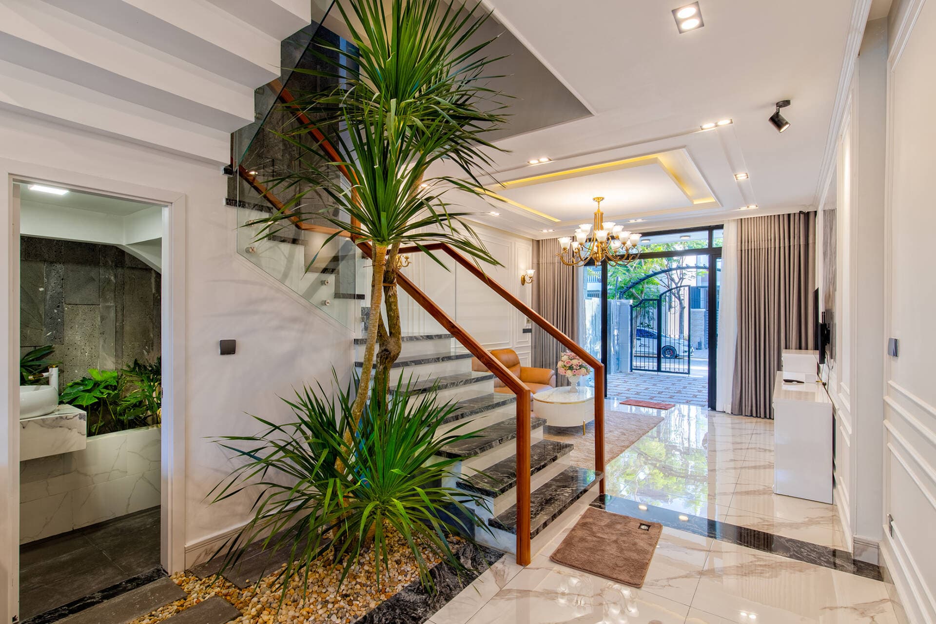 Ngôi nhà 5x19,5m sở hữu ưu điểm hướng chính Nam, thiết kế sáng thoáng phù hợp với “gu” của nhiều người