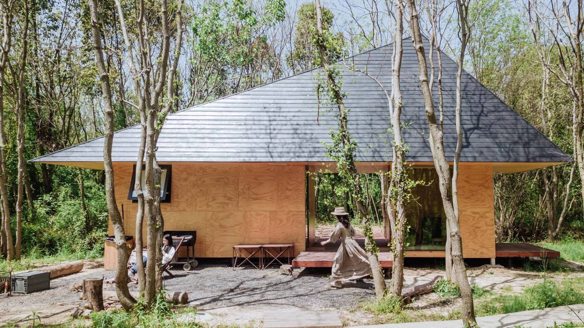 Xây nhà nghỉ dưỡng trong rừng, gia đình trẻ không muốn về lại phố vì nhà và khung cảnh quá đẹp