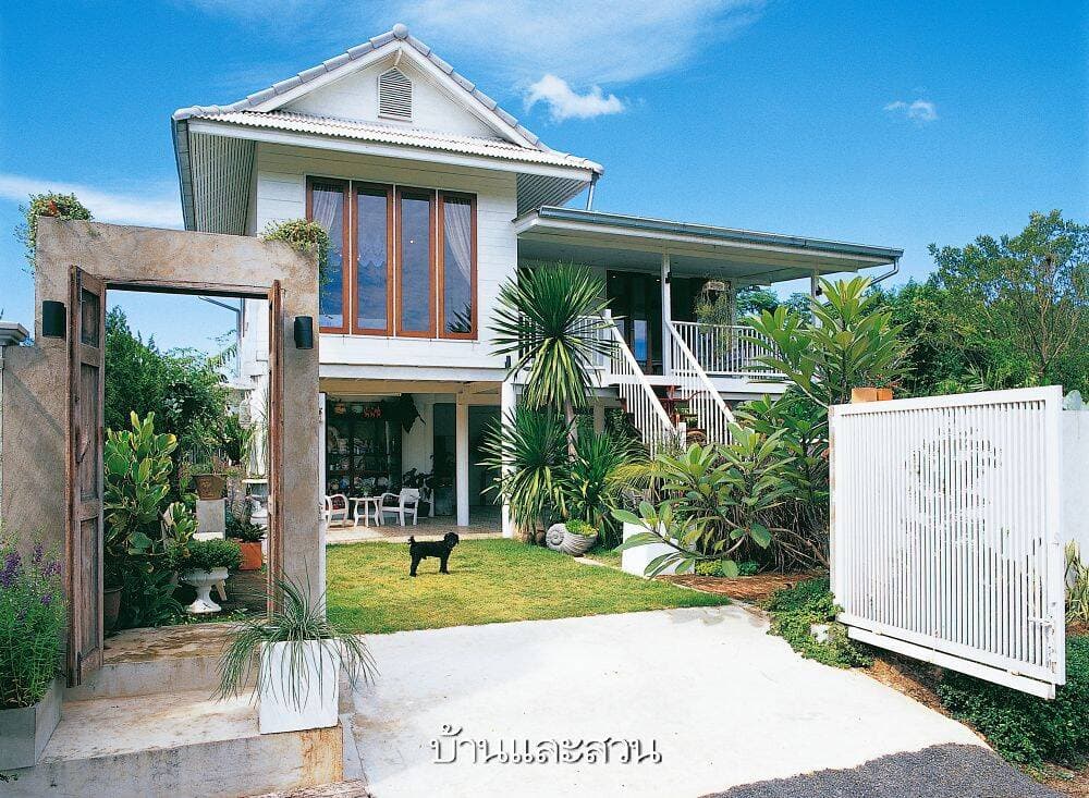 Nhà 2 tầng Thái Lan thiết kế vườn kiểu Anh, đem đến sự bình yên lạ lẫm cho gia chủ mỗi khi về nhà