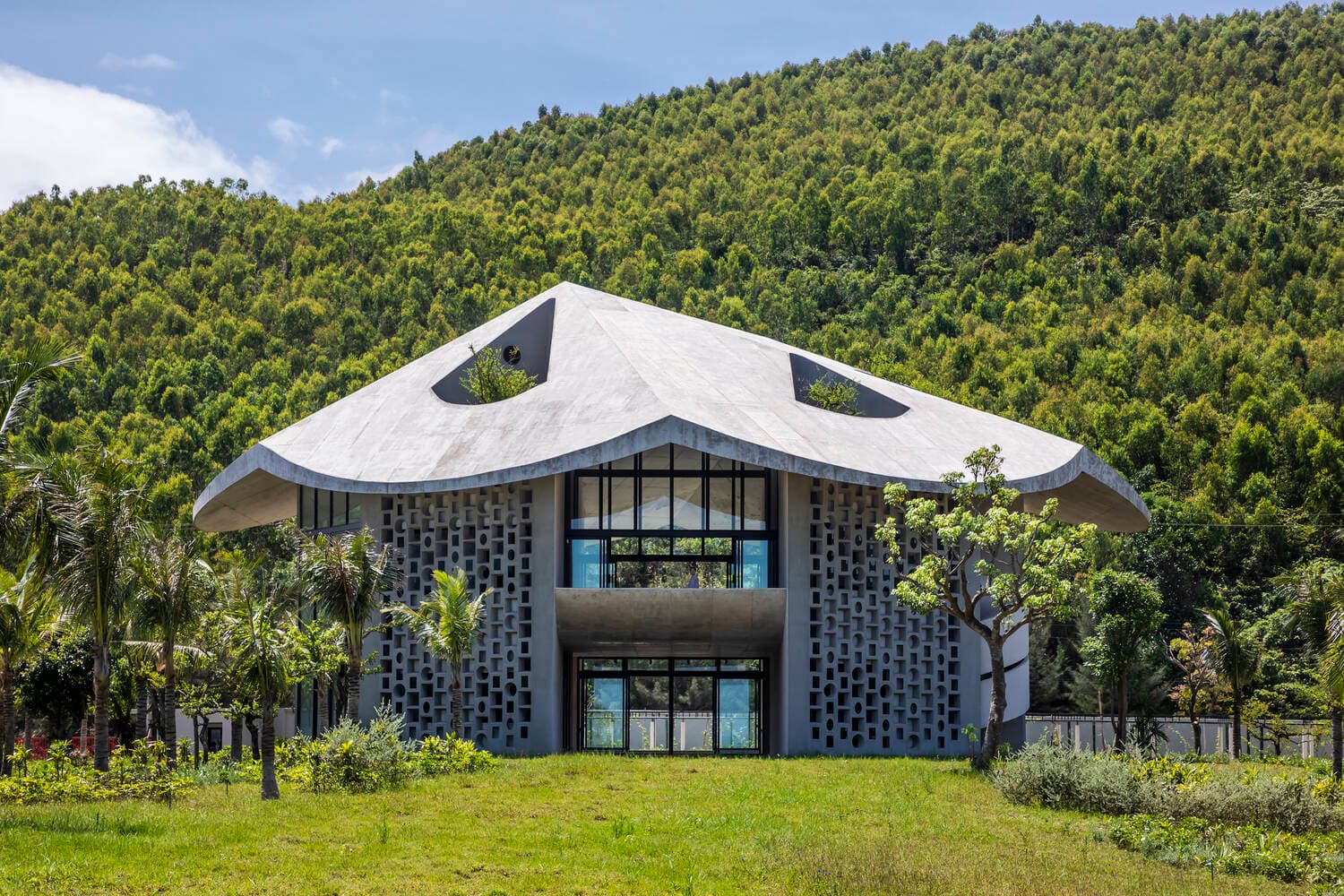 The Kaleidoscope chiến thắng hạng mục Kiến trúc - Văn phòng tại giải thưởng quốc tế Loop Design Awards 2022