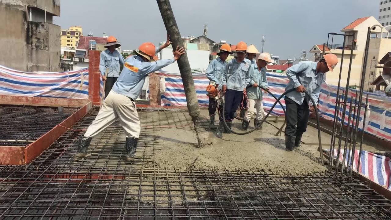 Đổ bê tông vào mùa nắng nóng thế nào để không bị nứt? Hướng dẫn thi công và bảo dưỡng đúng cách