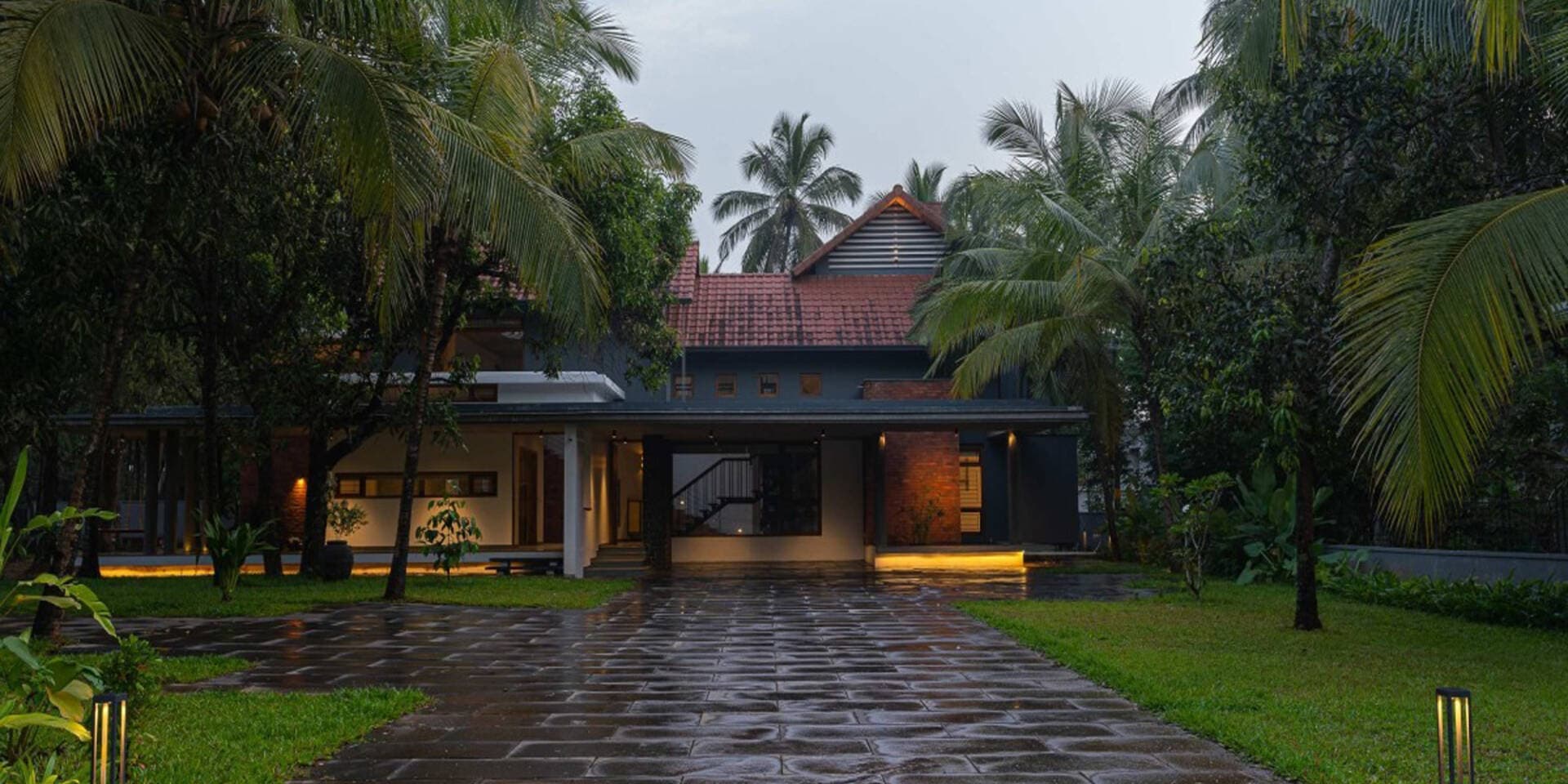 Pavilion House thiết kế sân trong rộng rãi để chiều lòng gia chủ thích tụ tập