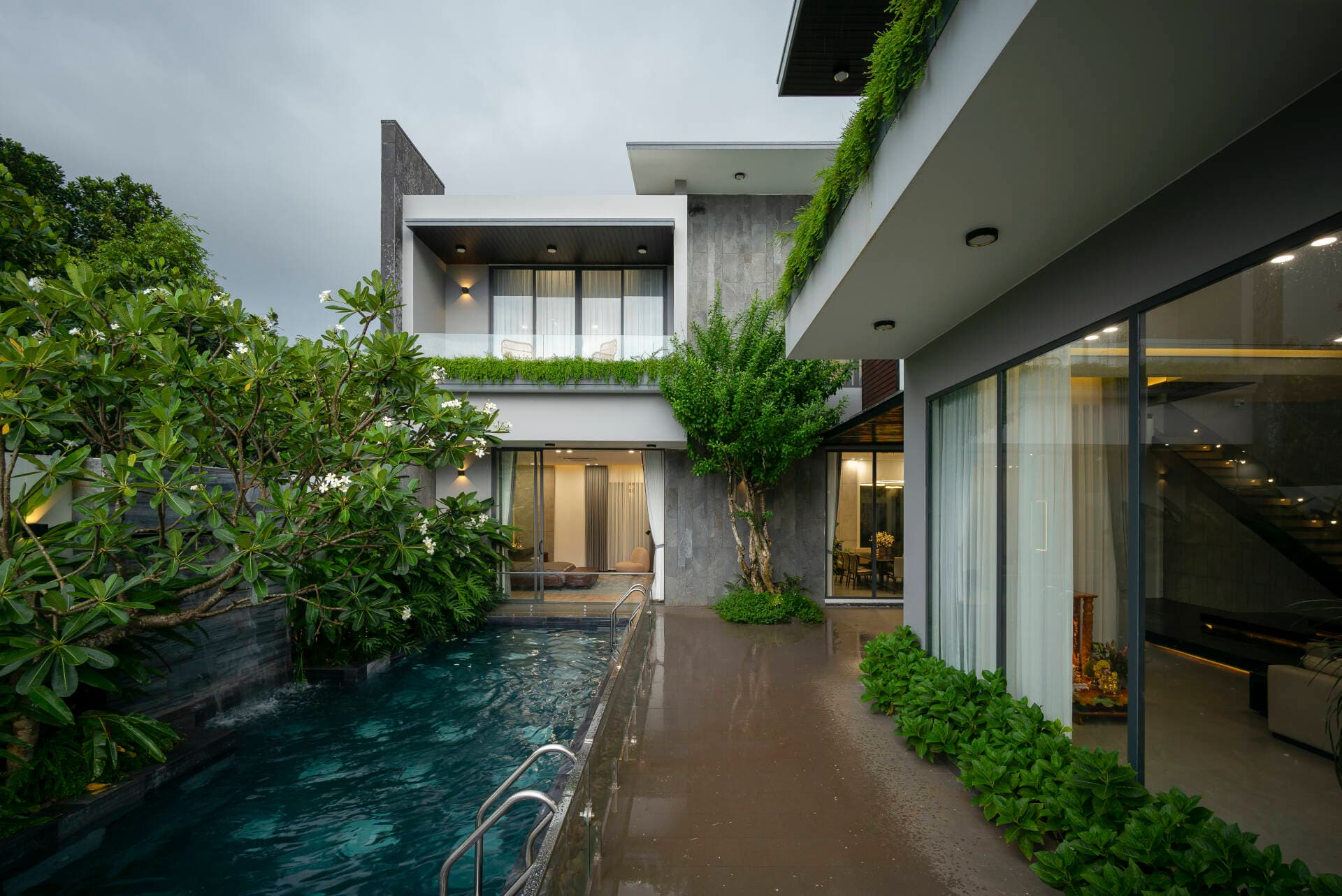 Cozy Villa tại Tây Nguyên thiết kế tối giản với gam màu trầm để phù hợp với gia chủ hướng nội