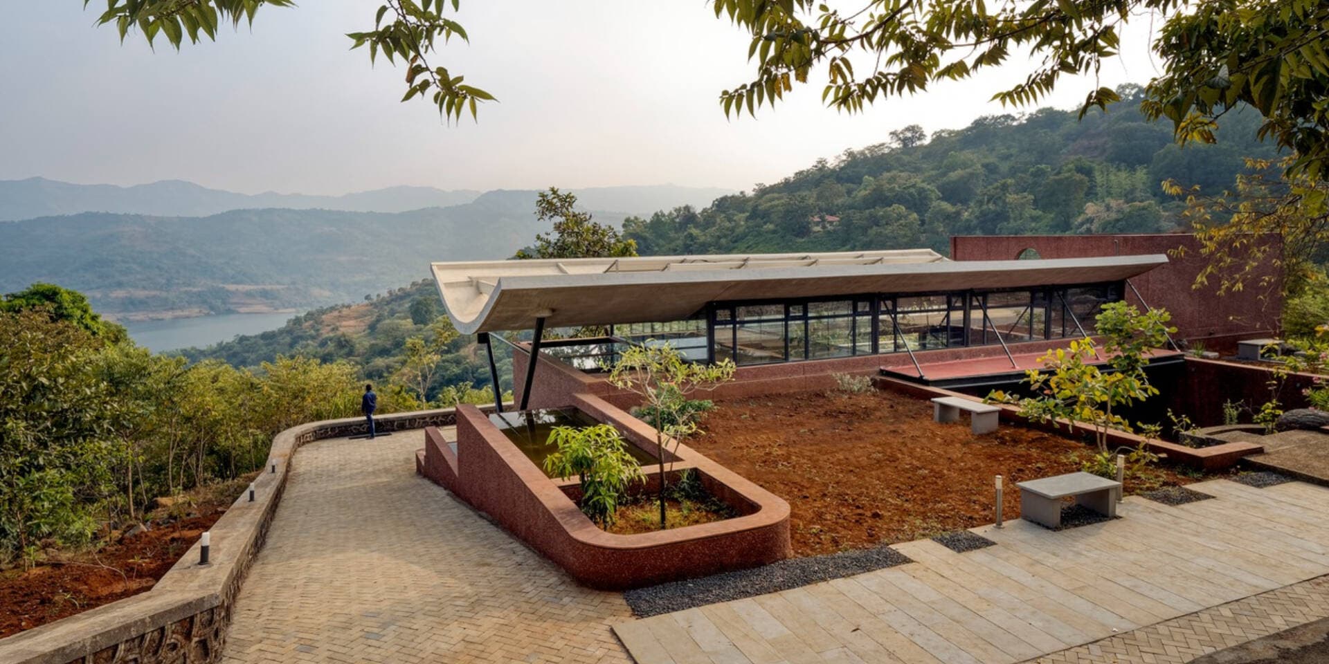 Bạn sẽ muốn sống chậm khi ngắm nhìn 10 thiết kế mái nhà rộng mở tại Brazil và Ấn Độ