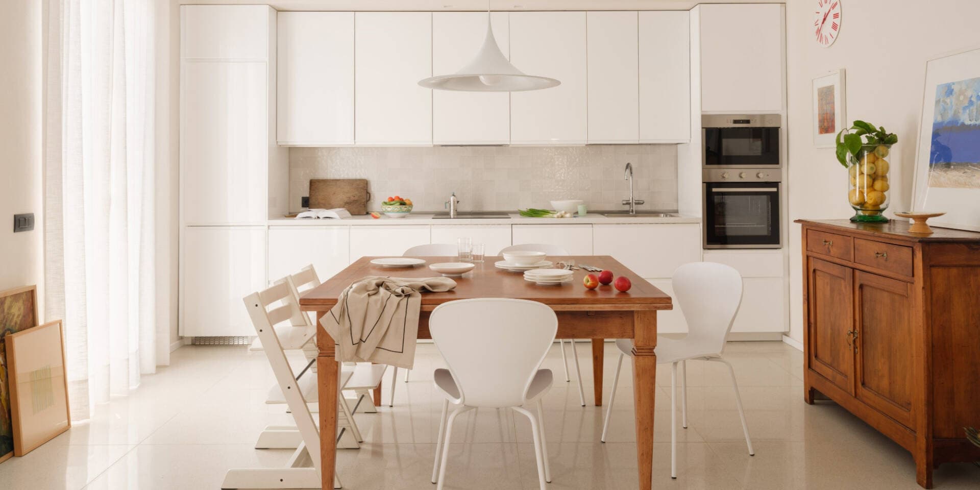 Hồi sinh căn hộ 90m2 theo nguyên tắc loại bỏ bớt, trả lại không gian thoáng đãng và linh hoạt