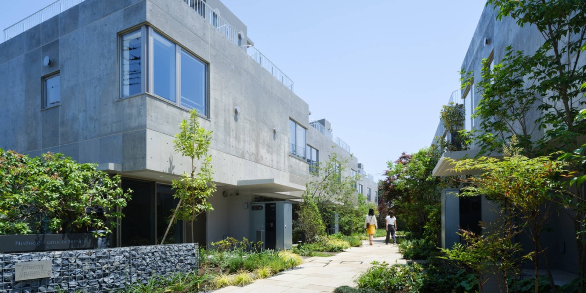Nishiogi Comichi Terrace: Tổ hợp nhà liền kề tối giản, tạo dựng cộng đồng bằng không gian xanh