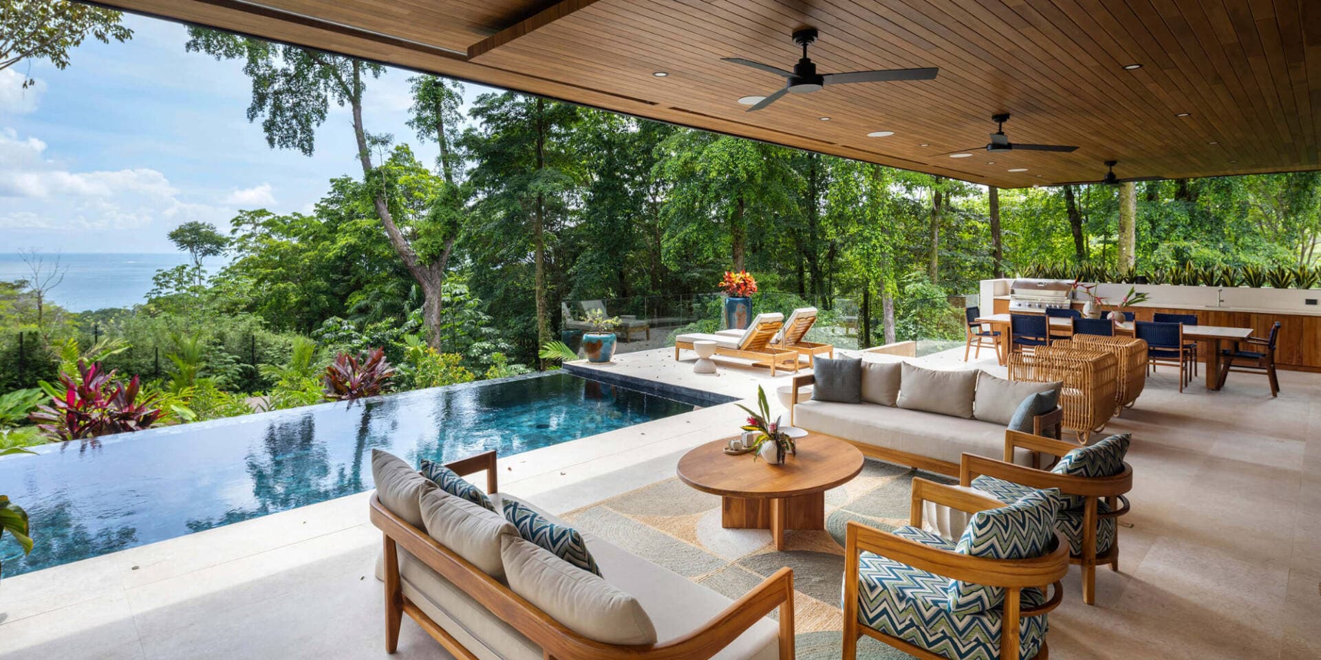 Biệt thự ở Costa Rica bố trí các khối nhà lệch cao độ để thích nghi với địa hình
