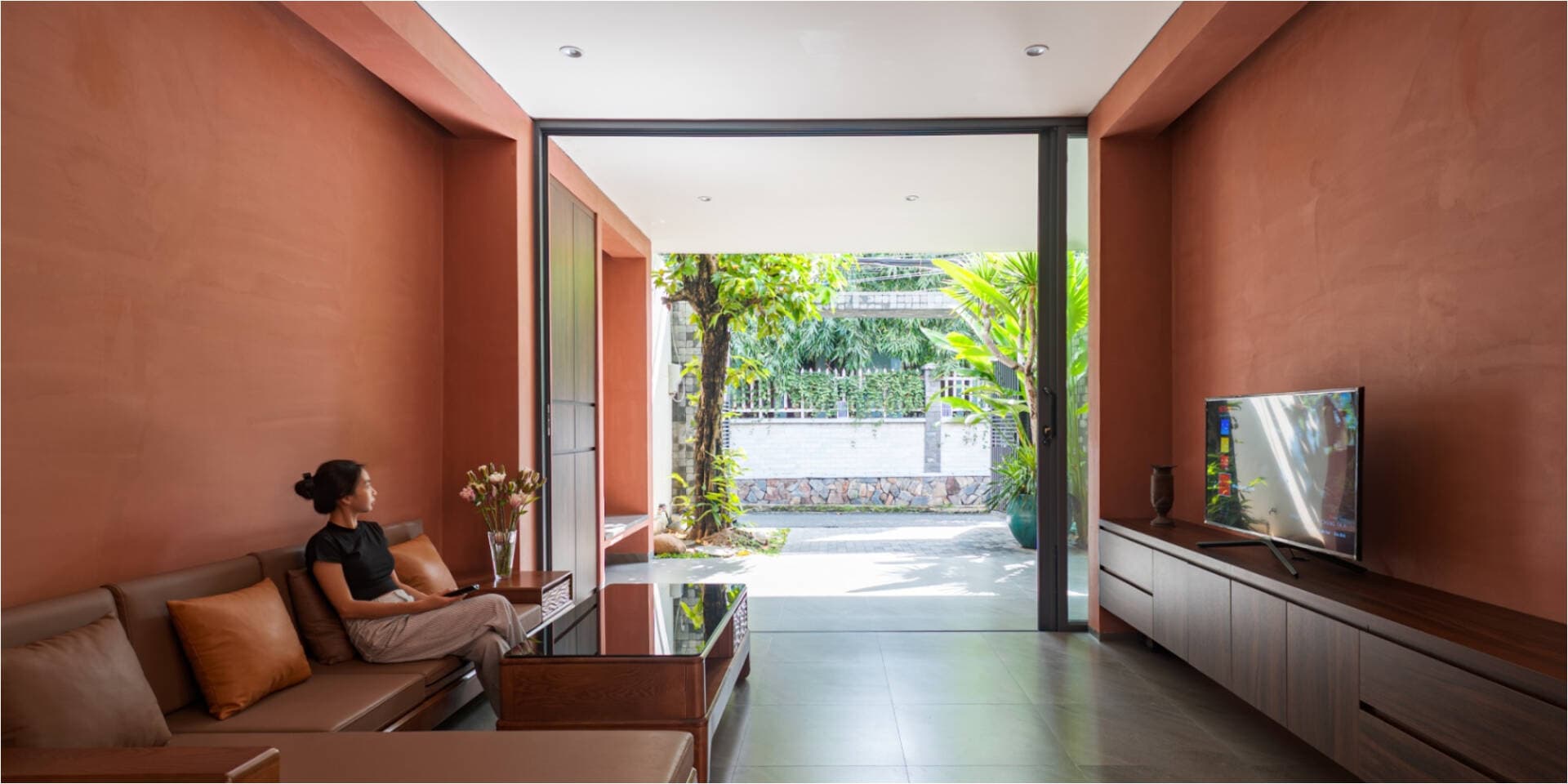 Nhà trong hẻm nhỏ tại Đồng Nai mở ra khoảng thở từ 2 mái hiên