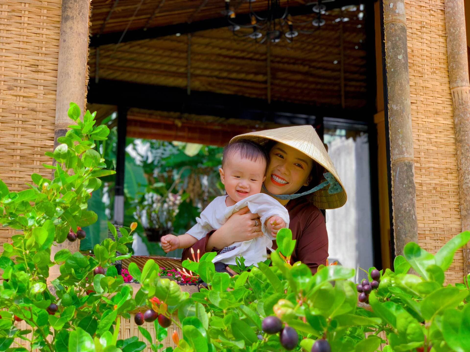 Khu vườn 273m2 xanh mướt hoàn thành sau 1 tháng, nơi đong đầy ký ức của gia đình nhỏ giữa Sài thành