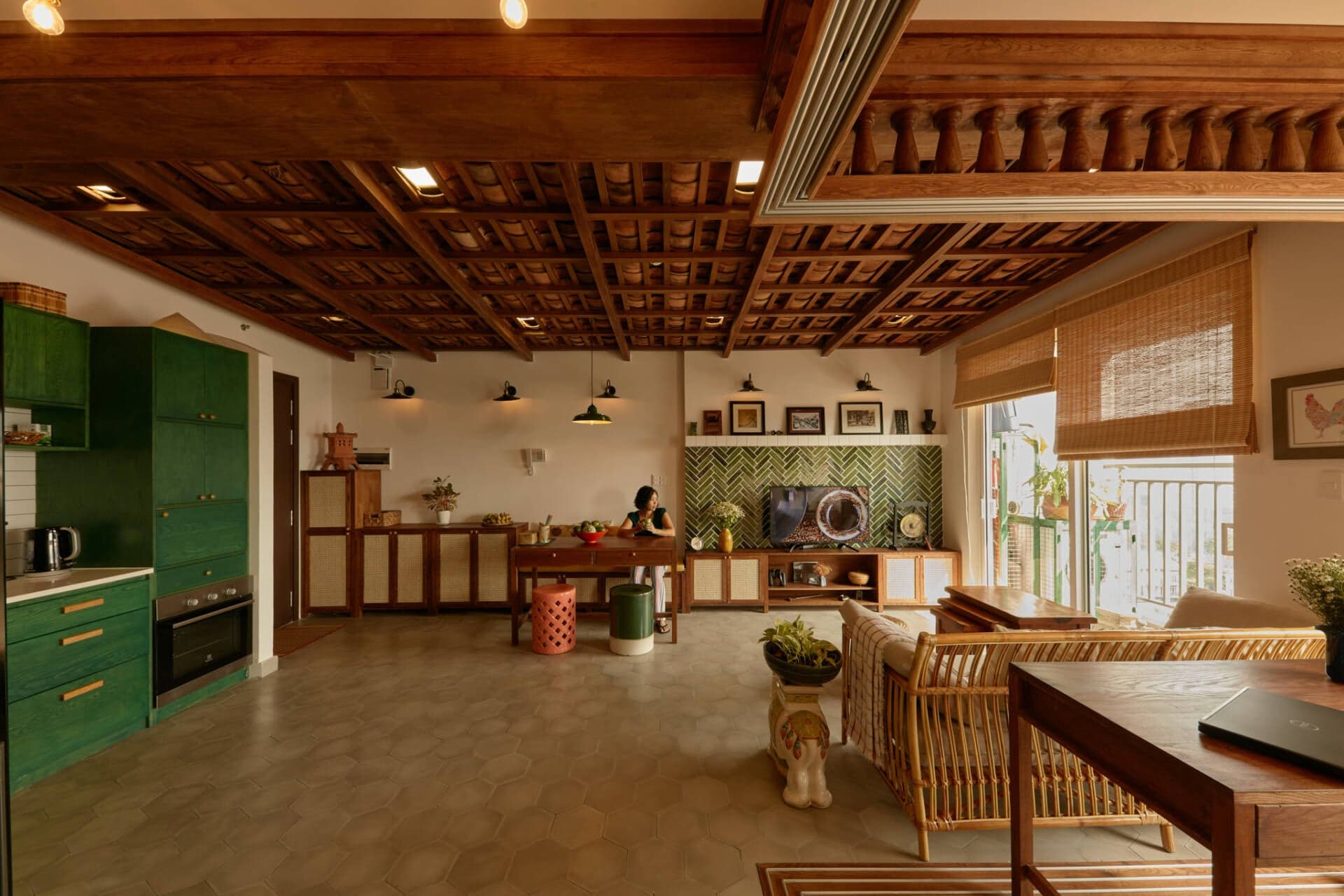 Không ai nghĩ tổ ấm 65m2 thanh thuần và tinh tế này lại là căn chung cư trên tầng 12 của chồng Tây vợ Việt