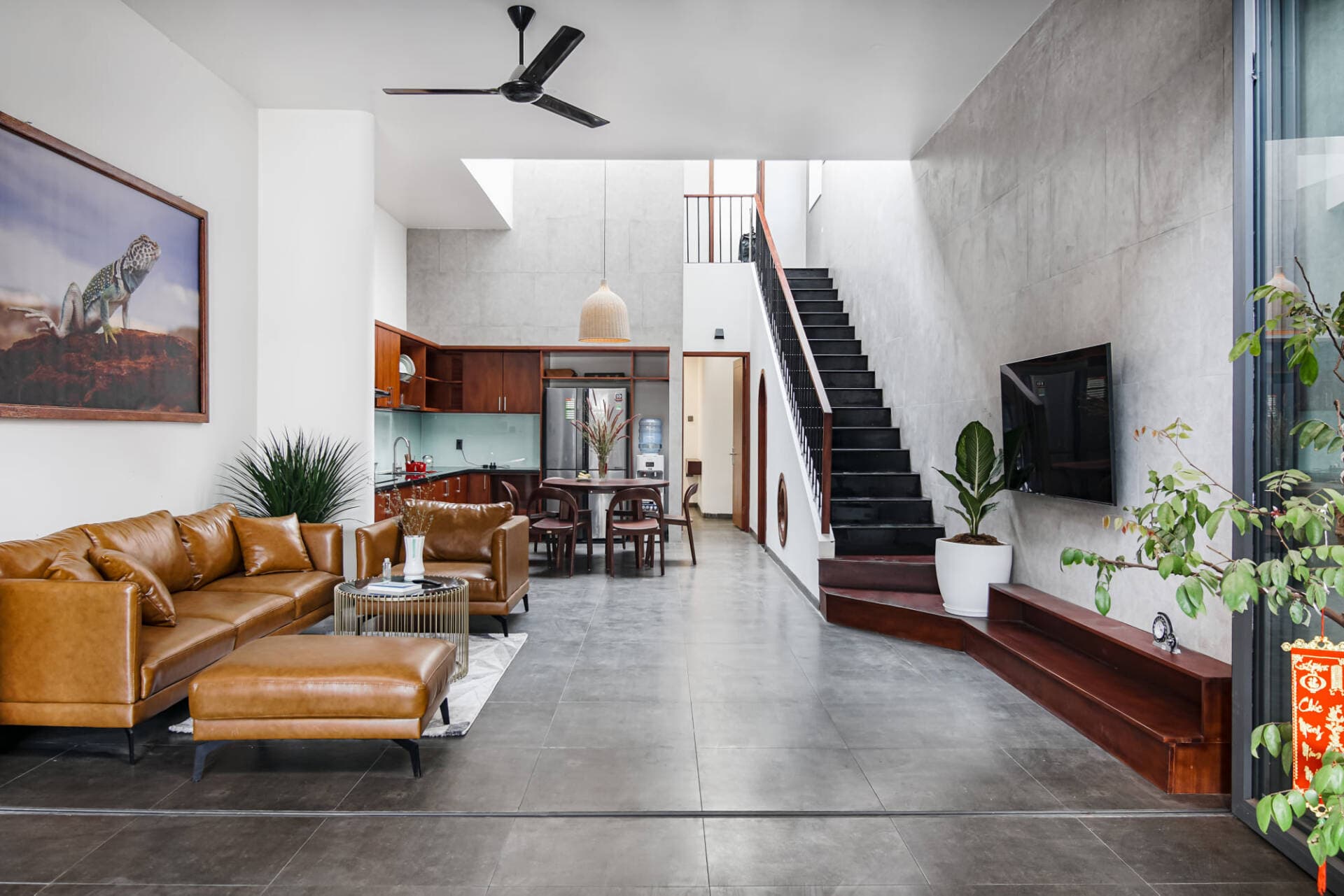Nhà 112m2 hoàn thiện với 1,5 tỷ đồng, là món quà an hưởng tuổi già của cô gái Bến Tre dành tặng bố mẹ