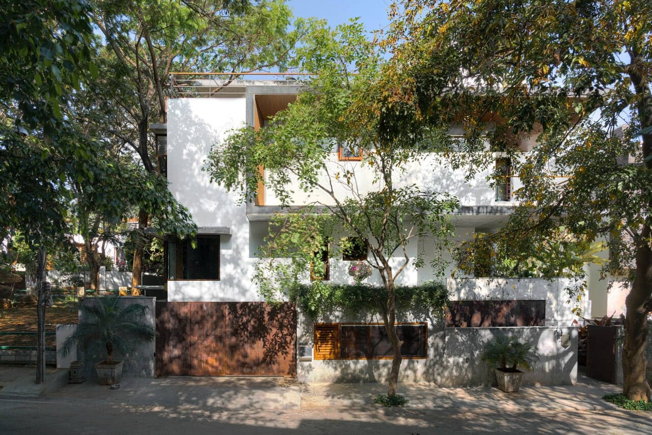 Nhà phố 93m2 đẹp như biệt thự nhờ thiết kế tận dụng cảnh quan xanh mát xung quanh