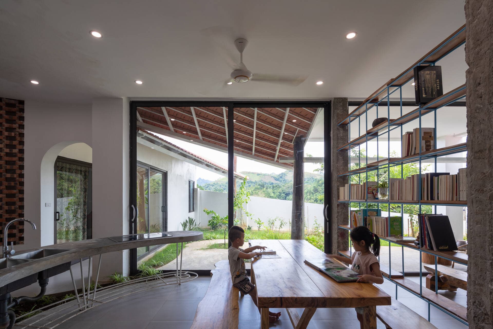 QBY House thiết kế khoáng đạt “hết cỡ” để các con có những ngày hè vui chơi thỏa thích giữa miền quê xanh