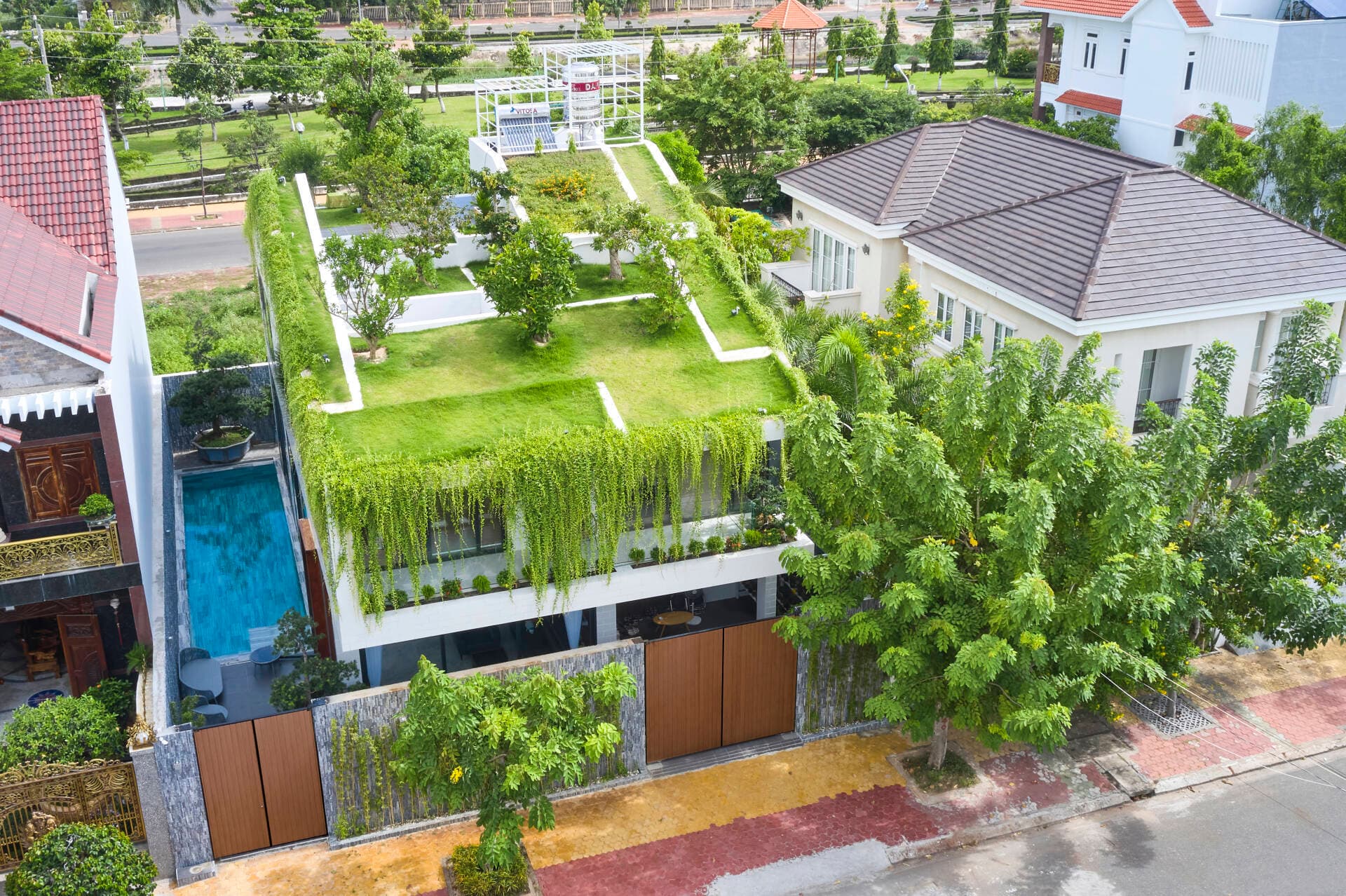 Bi House - Nhà 3 tầng 15x20 tại Phan Thiết gây ấn tượng với “khu vườn trên mây”