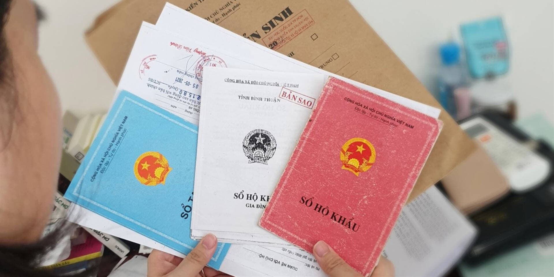 Cần lưu ý gì khi Sổ hộ khẩu giấy chính thức bị “khai tử” từ 1/1/2023?