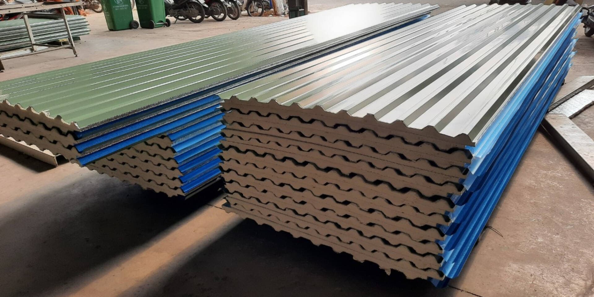 Tôn xốp chống nóng là gì? Có nên dùng tôn xốp không?