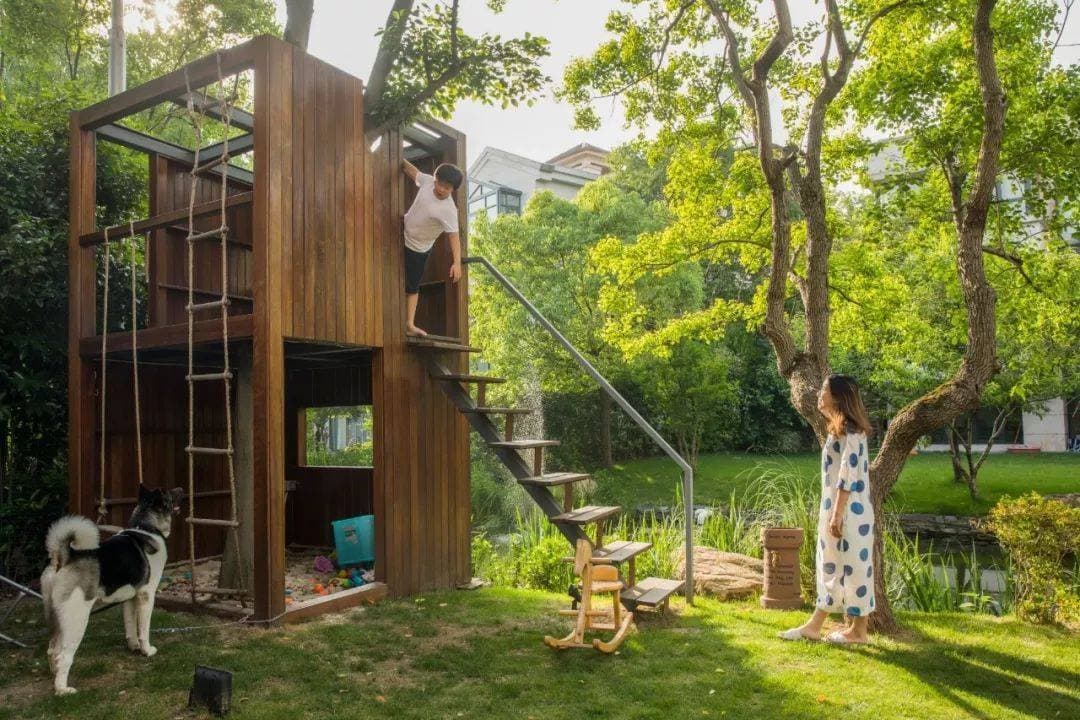 Sau đổ vỡ hôn nhân, mẹ tự thiết kế nhà vườn ngoại ô có hồ bơi để bù đắp tình cảm cho con trai