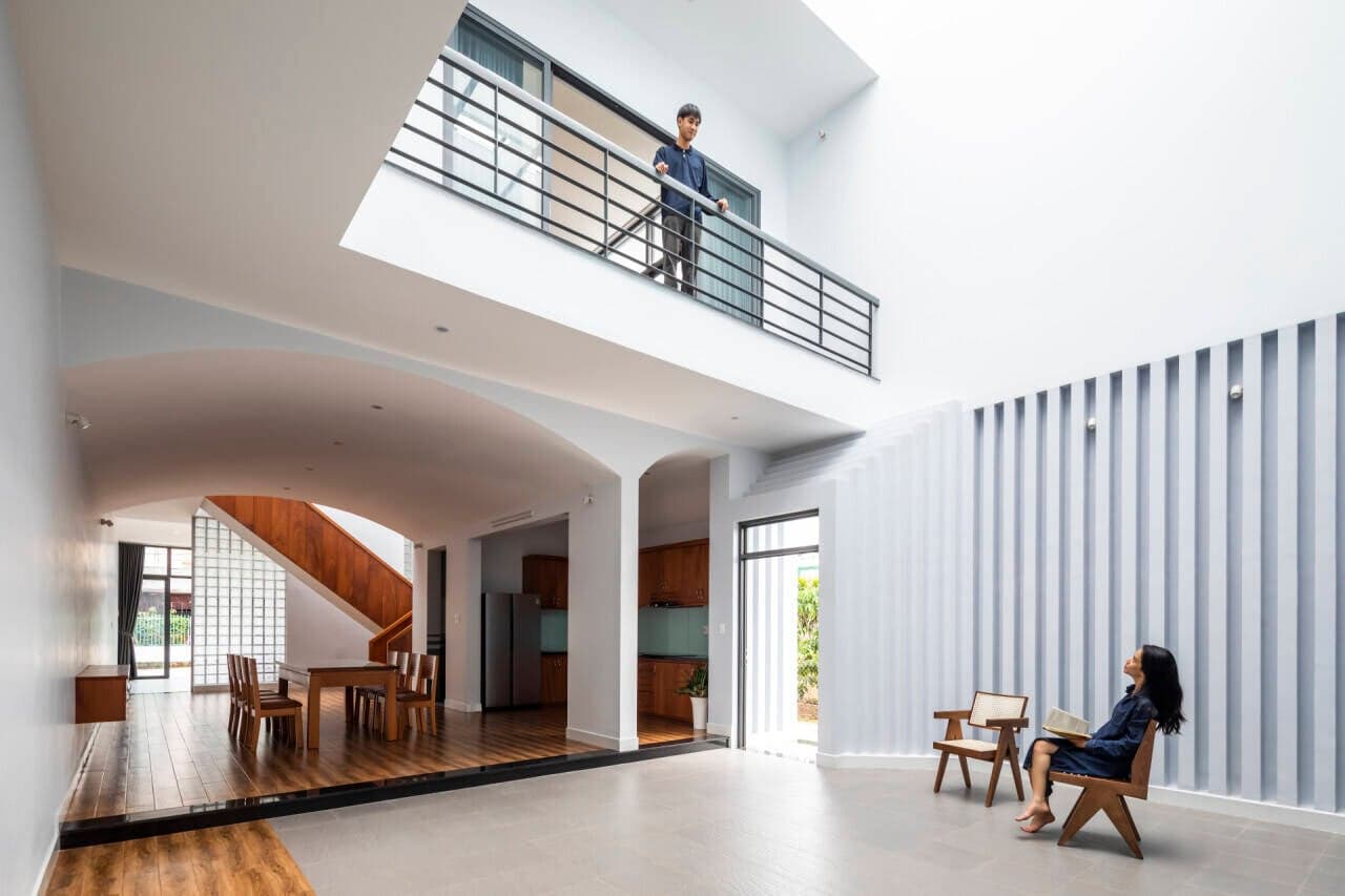 7 mẫu nhà ống dài từ 30m trở lên với thiết kế sân vườn, giếng trời ấn tượng