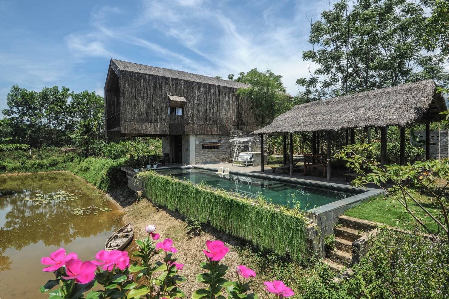 Hoa Phong House - Ngôi nhà “xanh” tại Đà Nẵng được thiên nhiên ôm trọn vào lòng