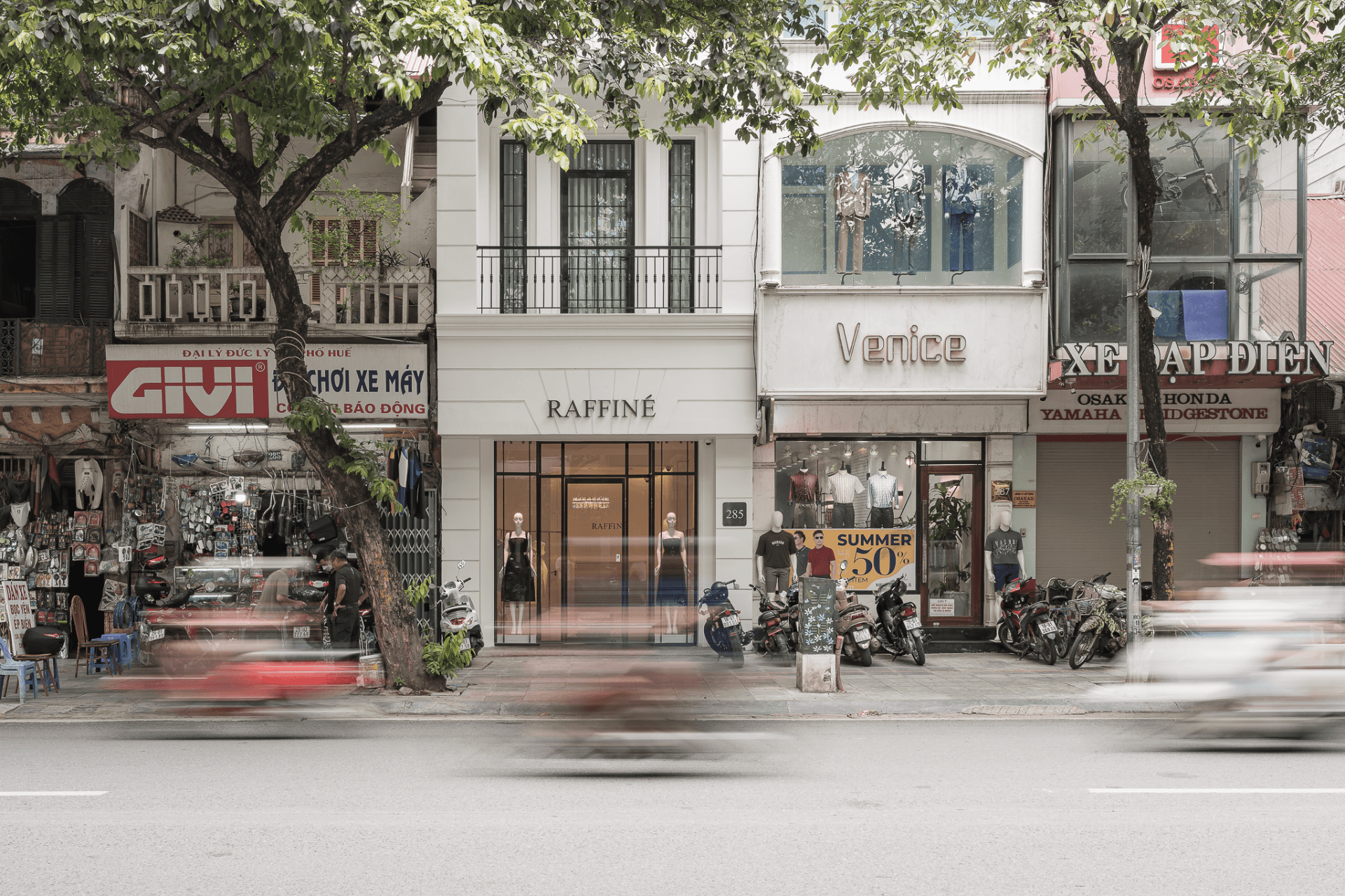 Raffiné Store là nơi khám phá không gian mua sắm đầy sáng tạo và nghệ thuật