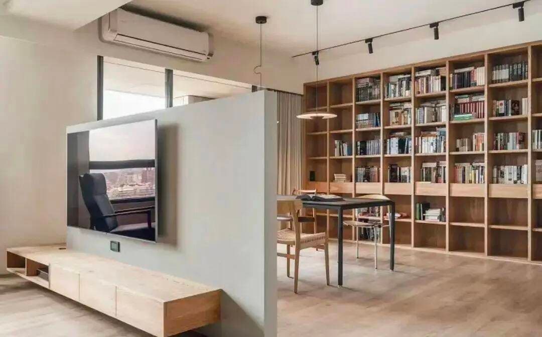 Thiết kế nửa bức tường ngăn phòng khách khiến ai cũng phải “mắt tròn mặt dẹt” ngạc nhiên vì sự thay đổi về diện mạo