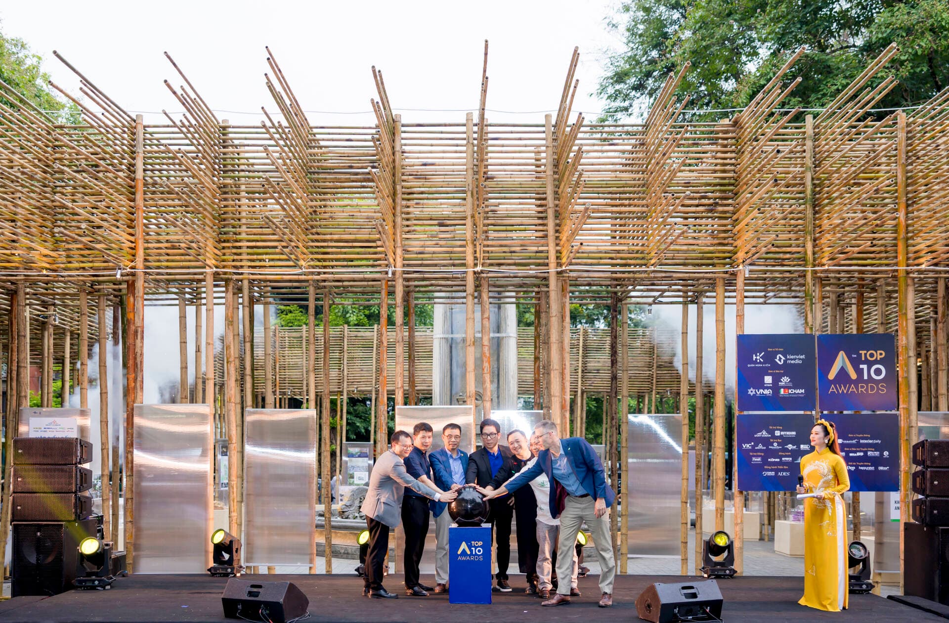 Lễ khai mạc triển lãm Top 10 Pavilion và Trao giải 30 thiết kế nhà ở, nội thất và công trình xanh Việt Nam nổi bật 2023