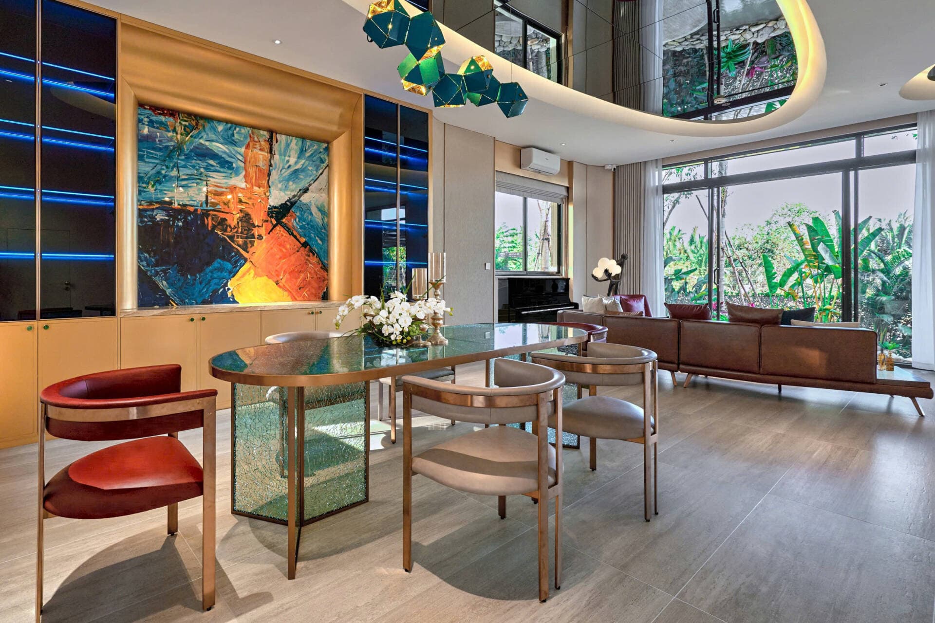Căn Villa 510m2 với không gian đan xen các mảng màu tương phản
