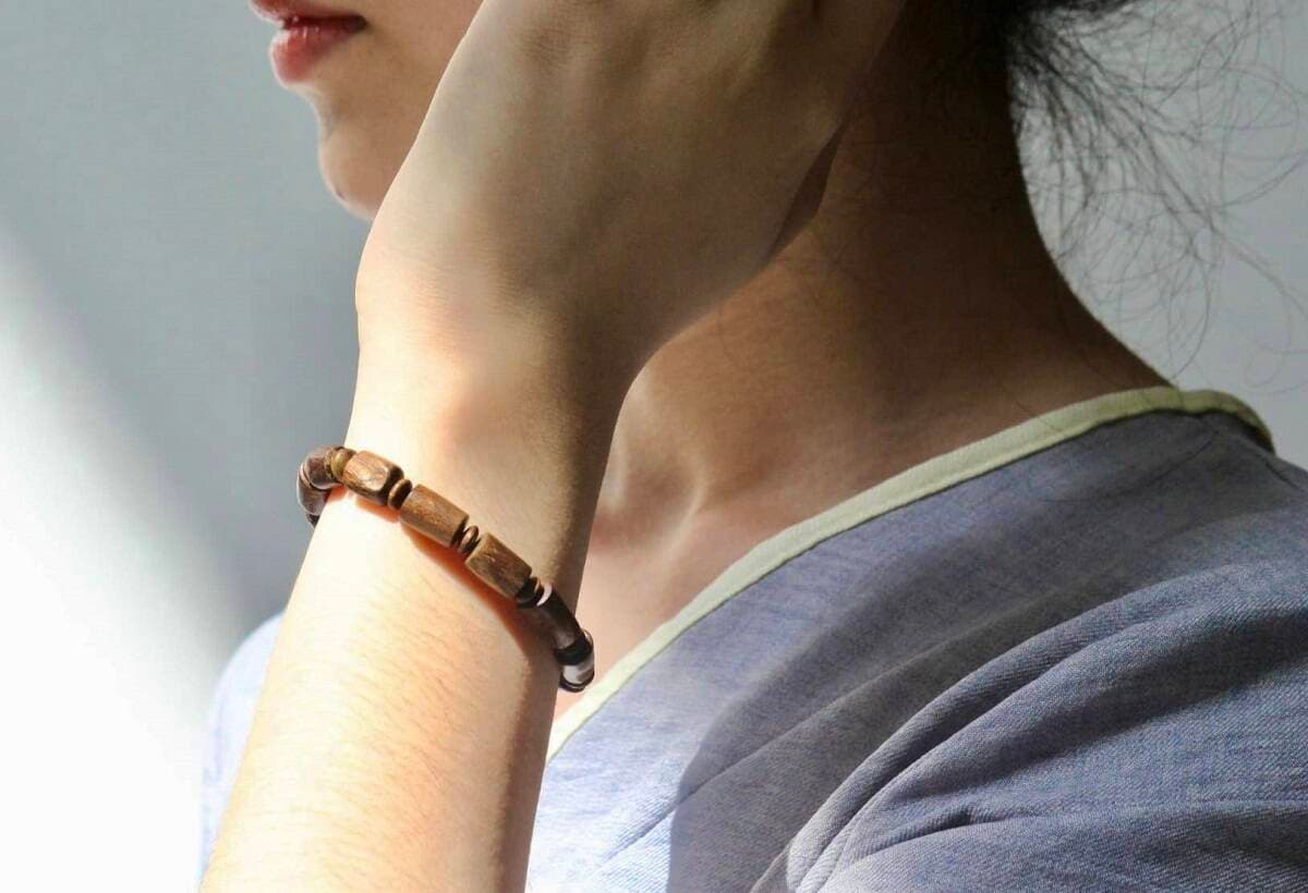 Đeo vòng phong thủy đi ngủ có tốt không? Tất tần tật thông tin bạn cần biết về vòng phong thủy