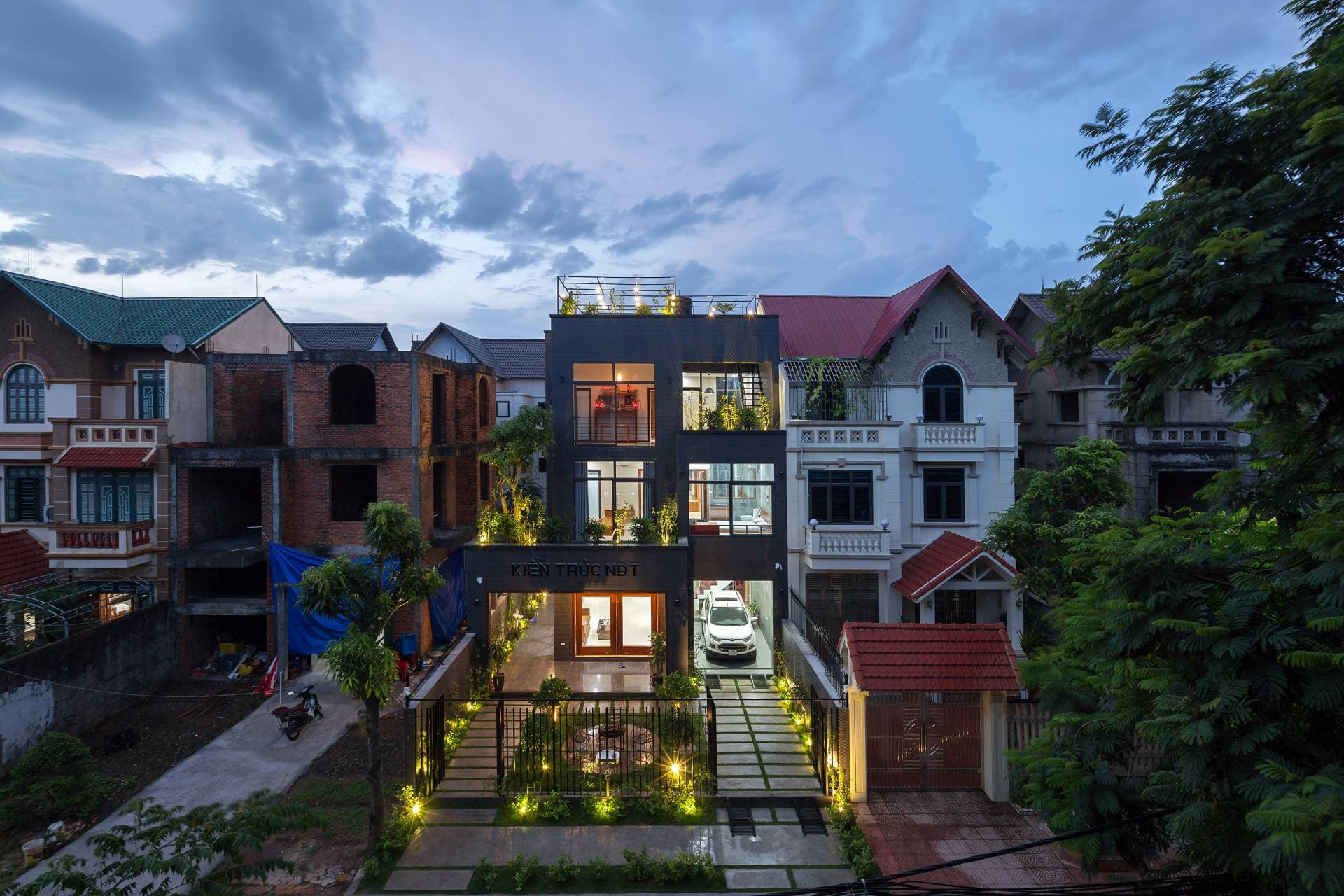 LTTD House - Ngôi nhà được khoác tấm áo mới sau 15 năm bỏ hoang ở Bắc Ninh