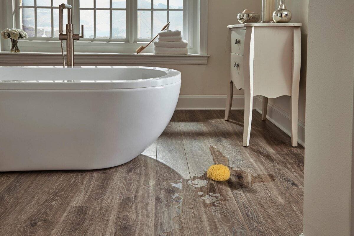 Ưu và nhược điểm của 5 vật liệu phổ biến để lát sàn nhà tắm