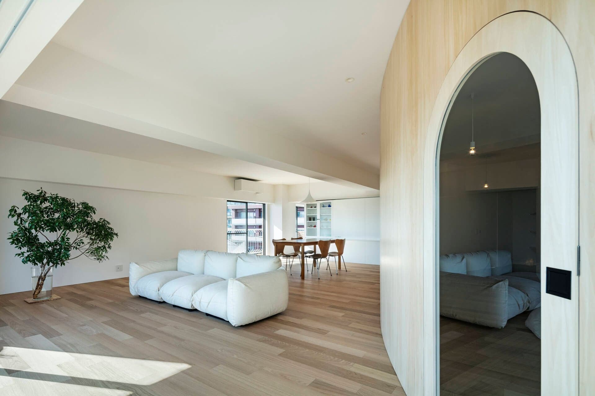 Smooth Wall House - Căn hộ Nhật Bản thu hút mọi ánh nhìn với những đường cong mềm mại, tinh tế