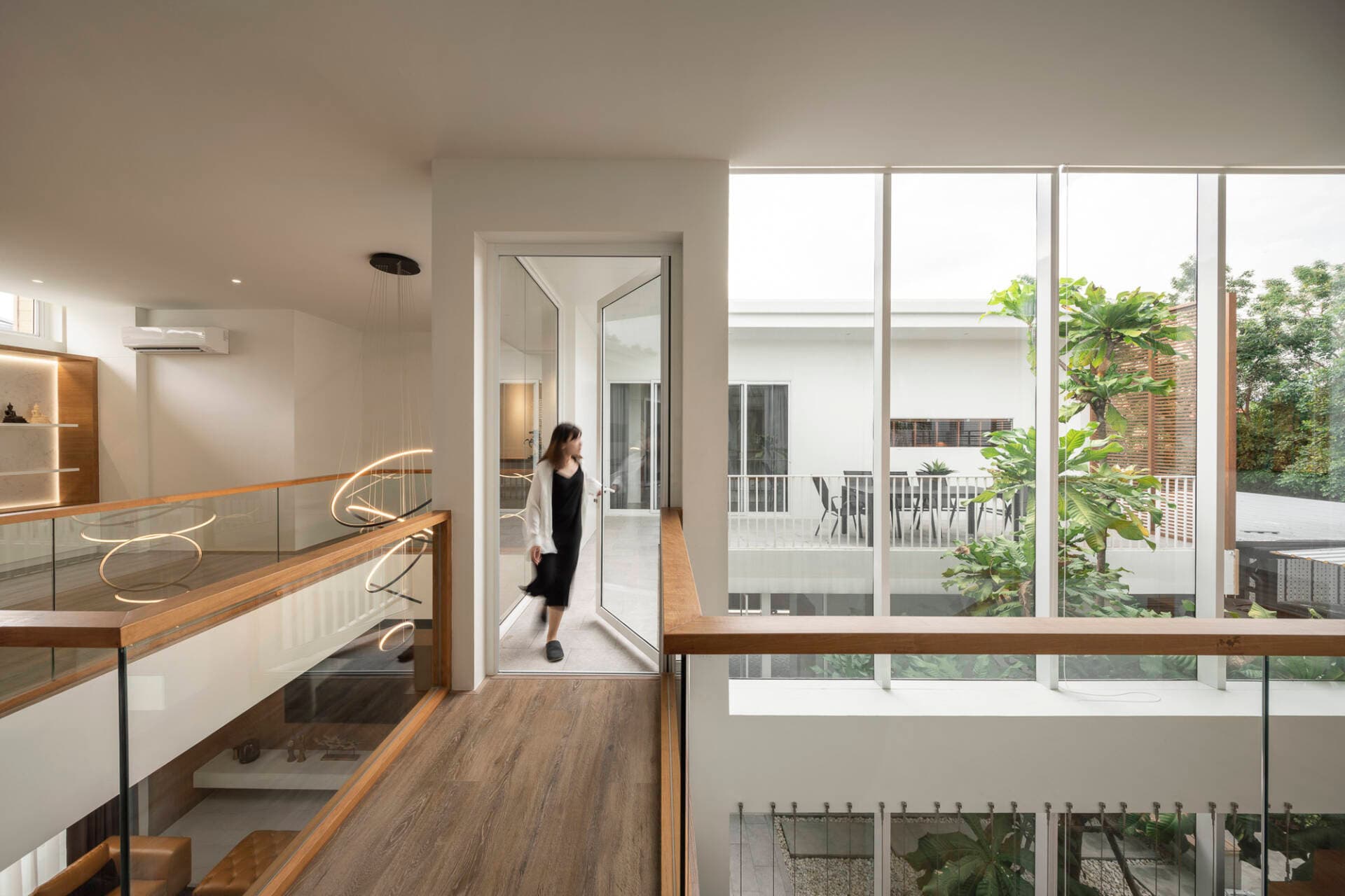 Nhà 520m2 của gia chủ vừa là doanh nhân, vừa là bác sĩ, xây dựng để chuẩn bị đón con đầu lòng
