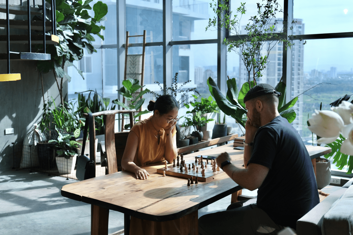 Căn hộ duplex đậm chất nghệ thuật của vợ chồng nhiếp ảnh gia, có tầm nhìn hướng ra sông Hồng tuyệt đẹp