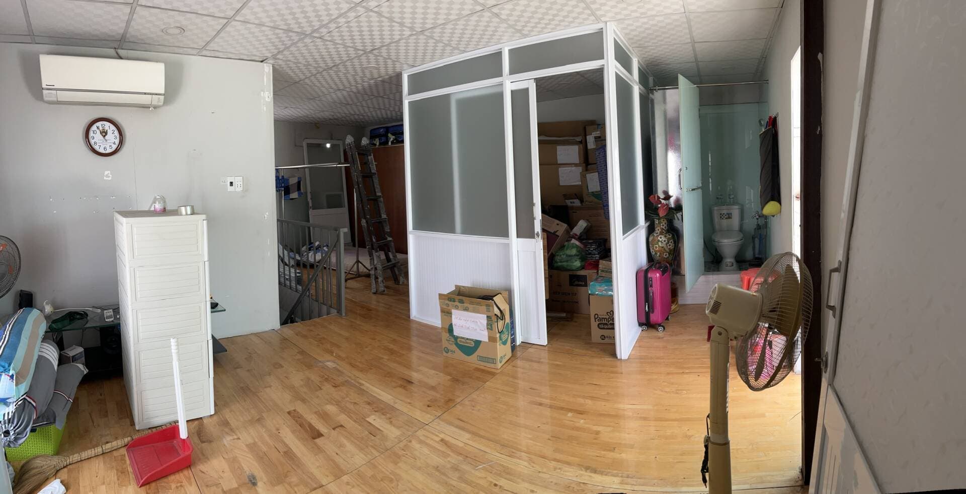 Căn phòng ngủ mình đã cải tạo và trang trí lại cho anh bạn chuẩn bị lập gia đình