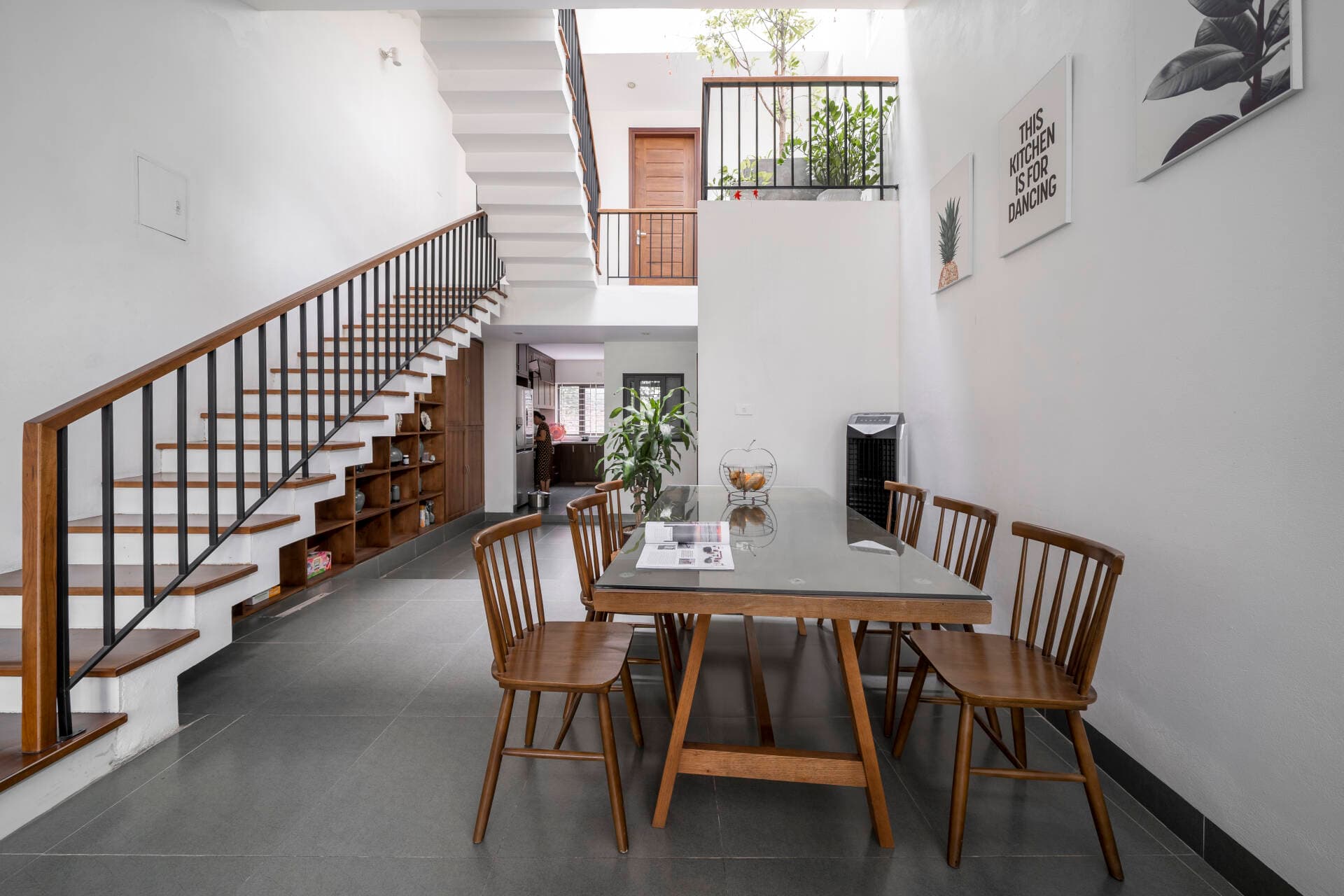C6 House - Nhà ống thiết kế lệch tầng để tối ưu ánh sáng và tăng sự gắn kết gia đình