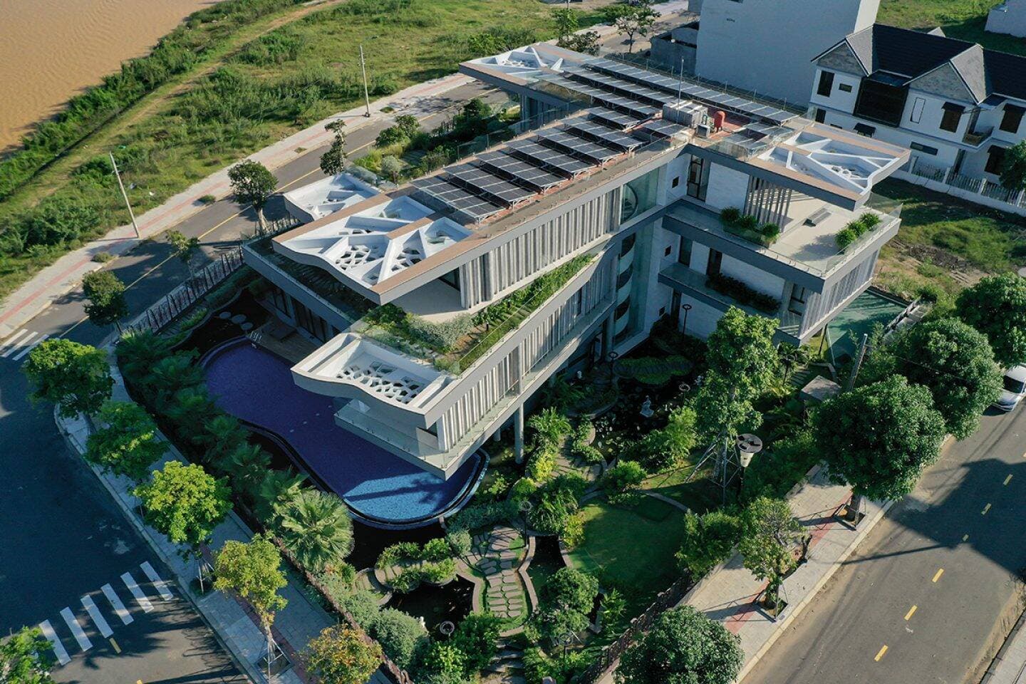 Biệt thự 2000m2 thiết kế đặc biệt để ứng phó với nhiều “siêu bão” tại Đà Nẵng