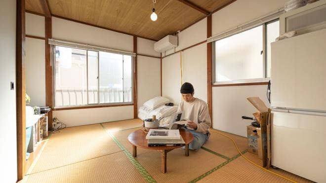 Nỗi khổ khi sống trong căn hộ 14m2, không có cả phòng tắm