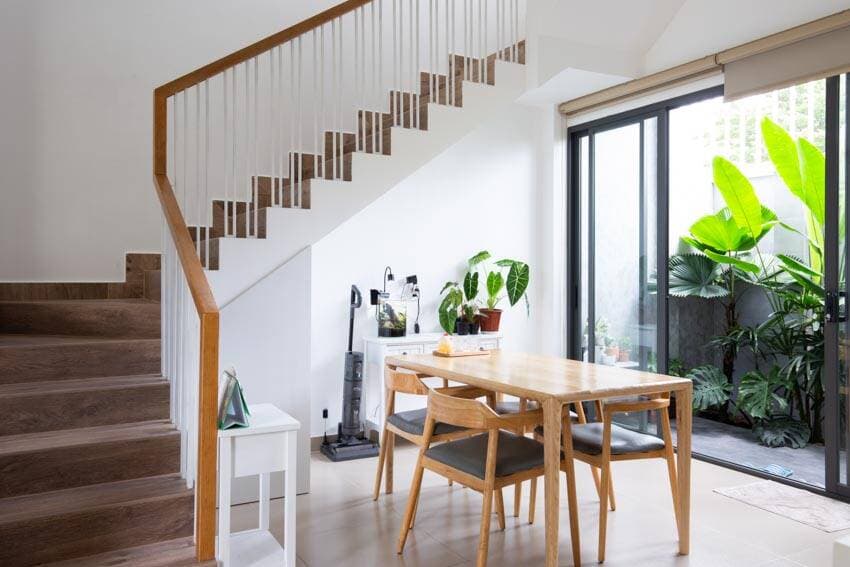 Nhà 2 tầng thiết kế đơn giản mà lại rất ấm áp của gia đình trẻ tại Sài Gòn