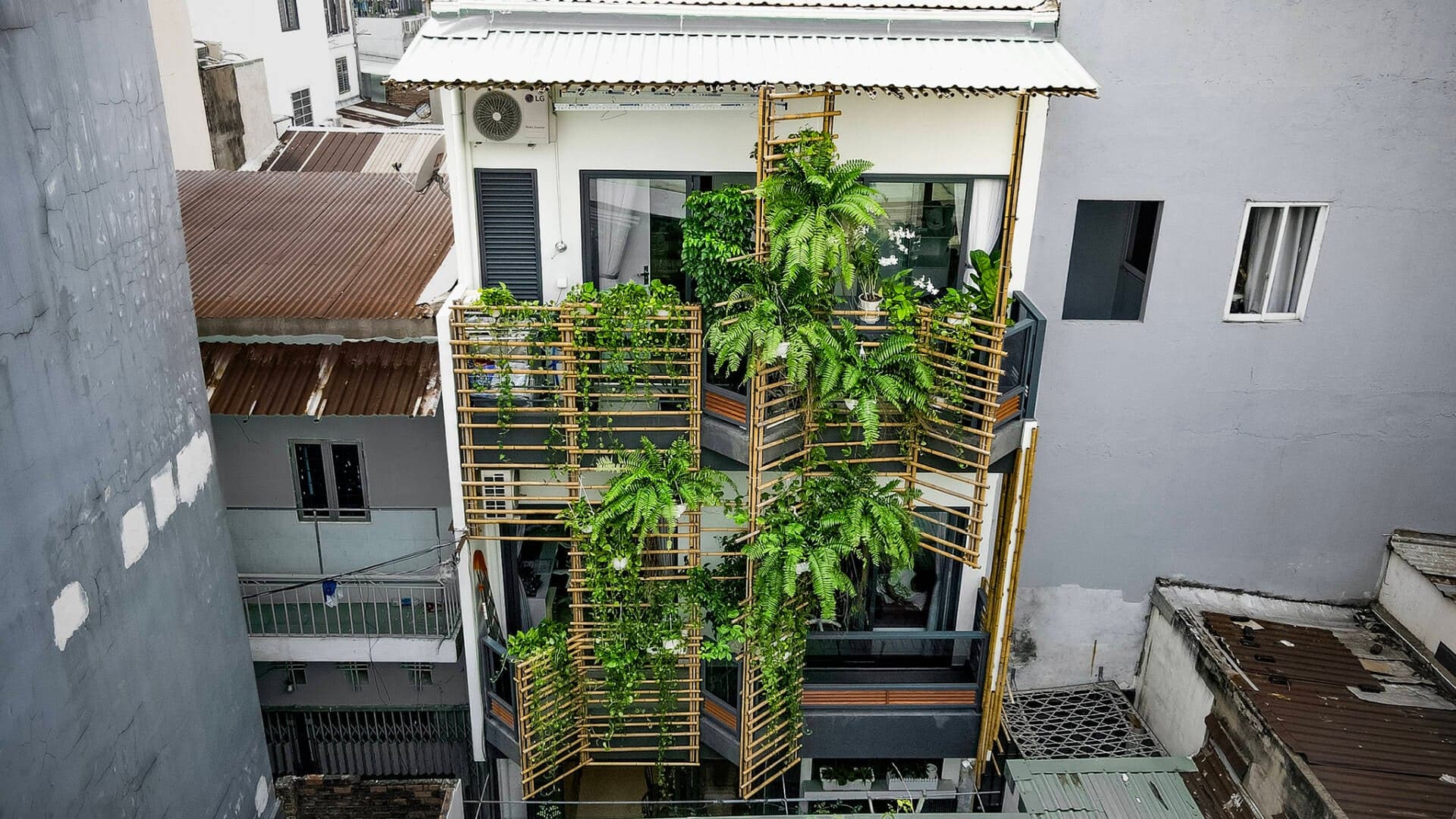 Nhà 25m2 sáng thoáng dù trong hẻm nhỏ