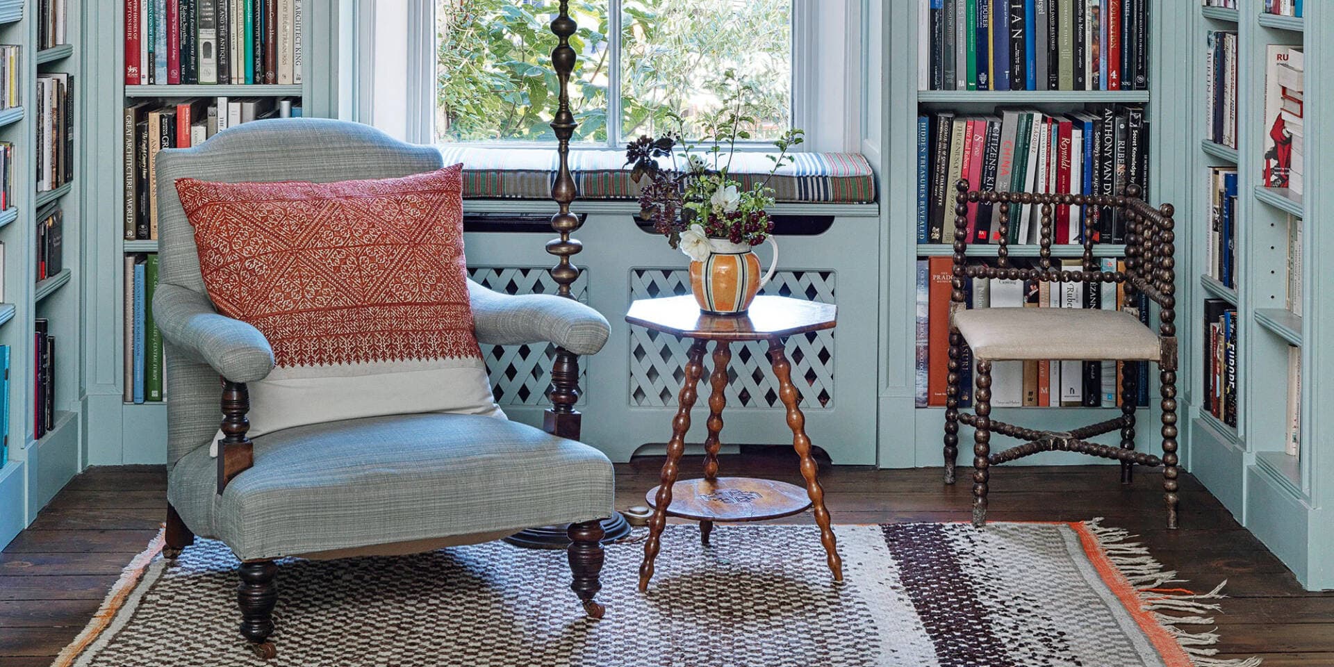 Biến hóa không gian sống với ghế armchair: Nhỏ gọn mà đầy sức hút