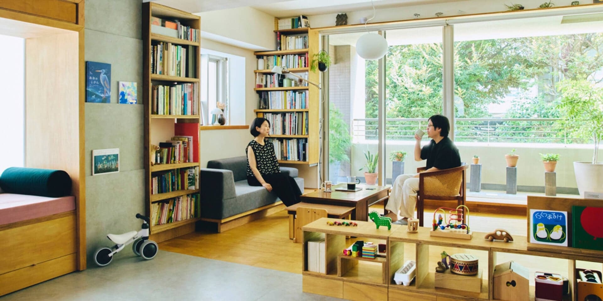 Căn hộ 70m2 cải tạo thành không gian mở linh hoạt nhờ DIY và nội thất di động